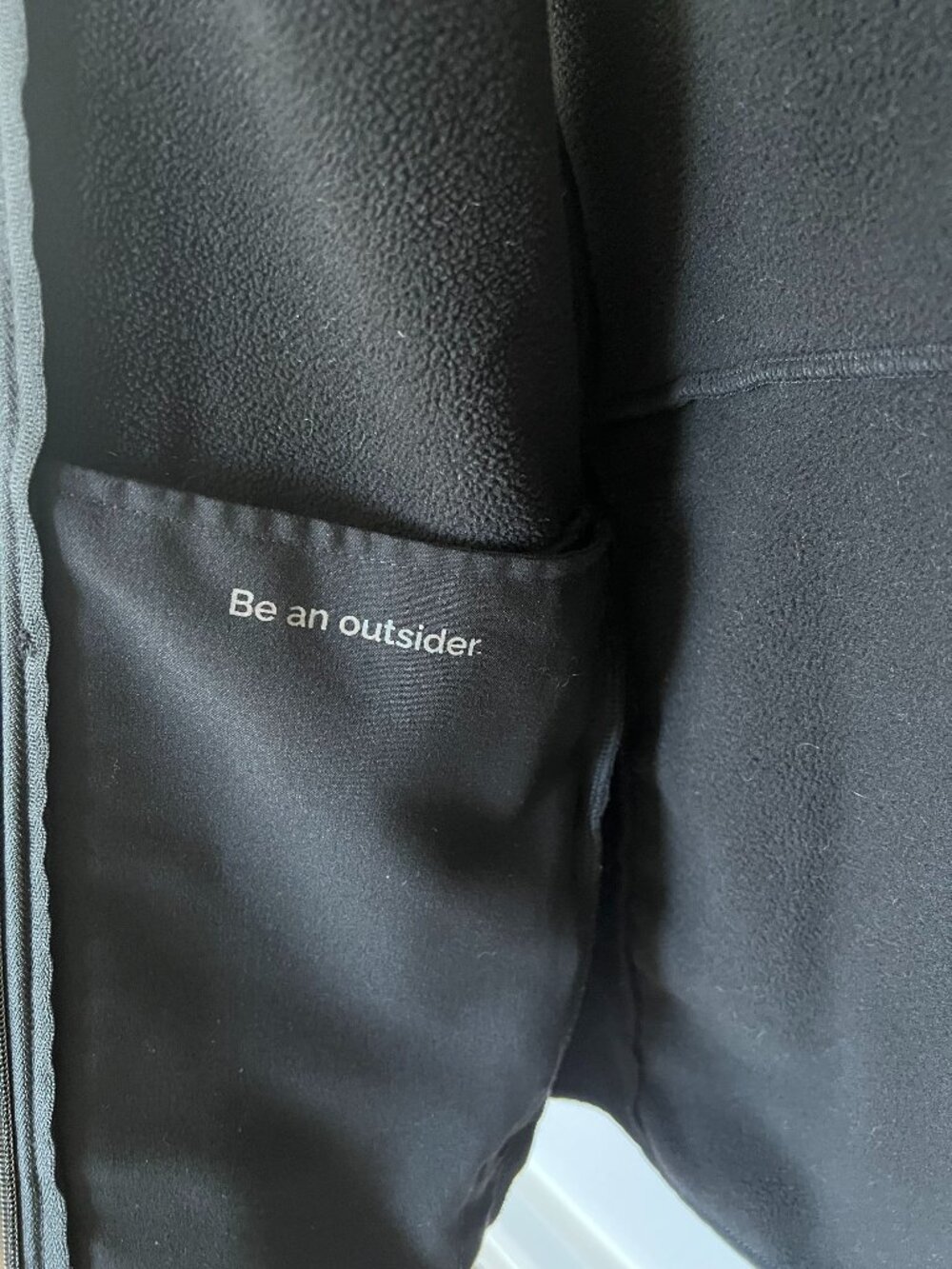 FIGS Black On Shift Fleece Vest Size Medium - Picture 9 of 9